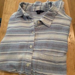 Aeropostale Women’s/Jrs Sm flannel, stripped light blue/gray